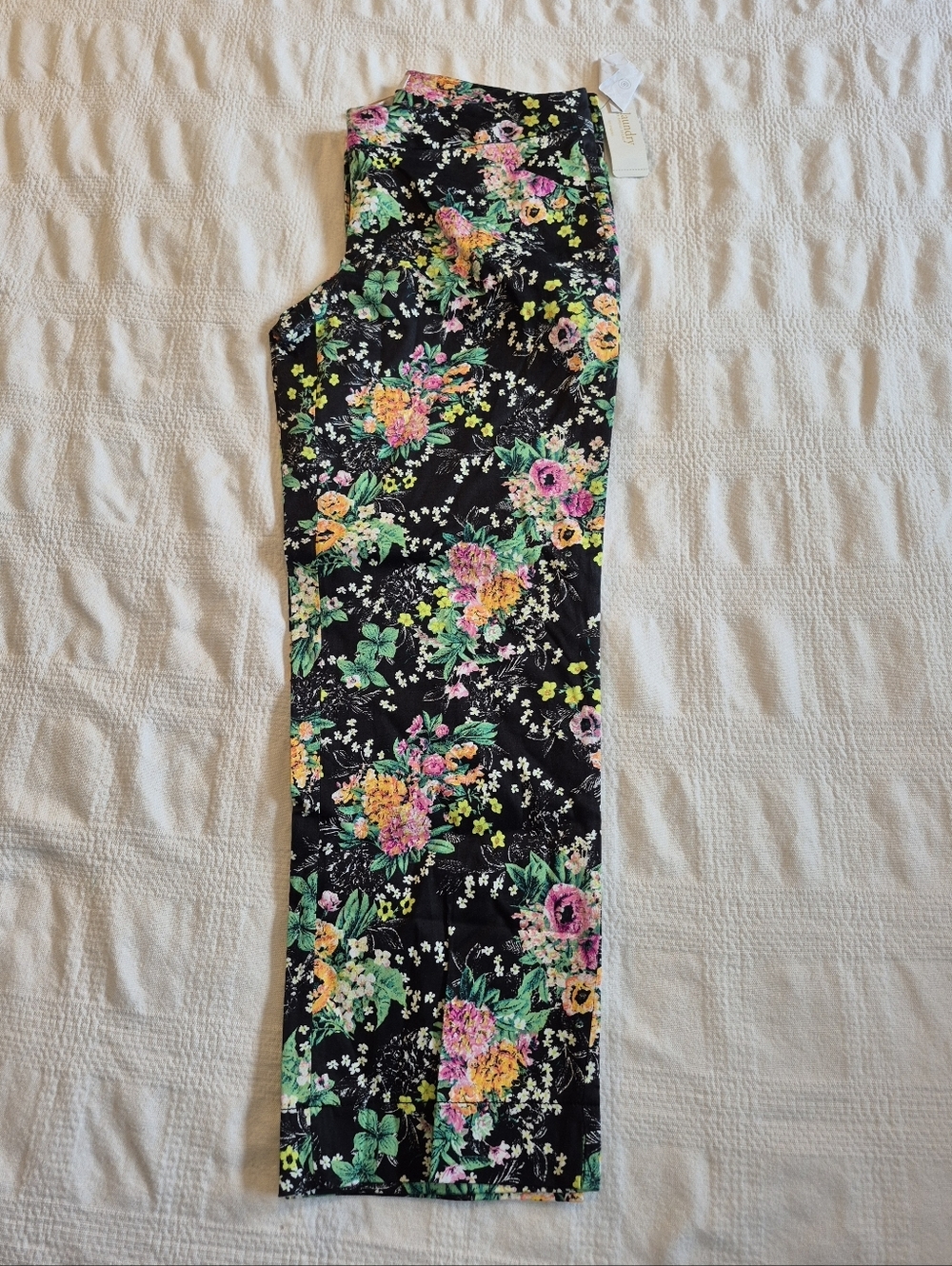 Laundry by Shelli Segal size 4 pant black with multi colored flowers cropped NEW